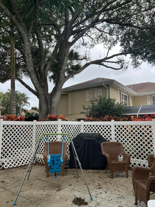 For Sale: $359,000 (2 beds, 2 baths, 1374 Square Feet)