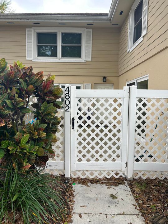 For Sale: $359,000 (2 beds, 2 baths, 1374 Square Feet)