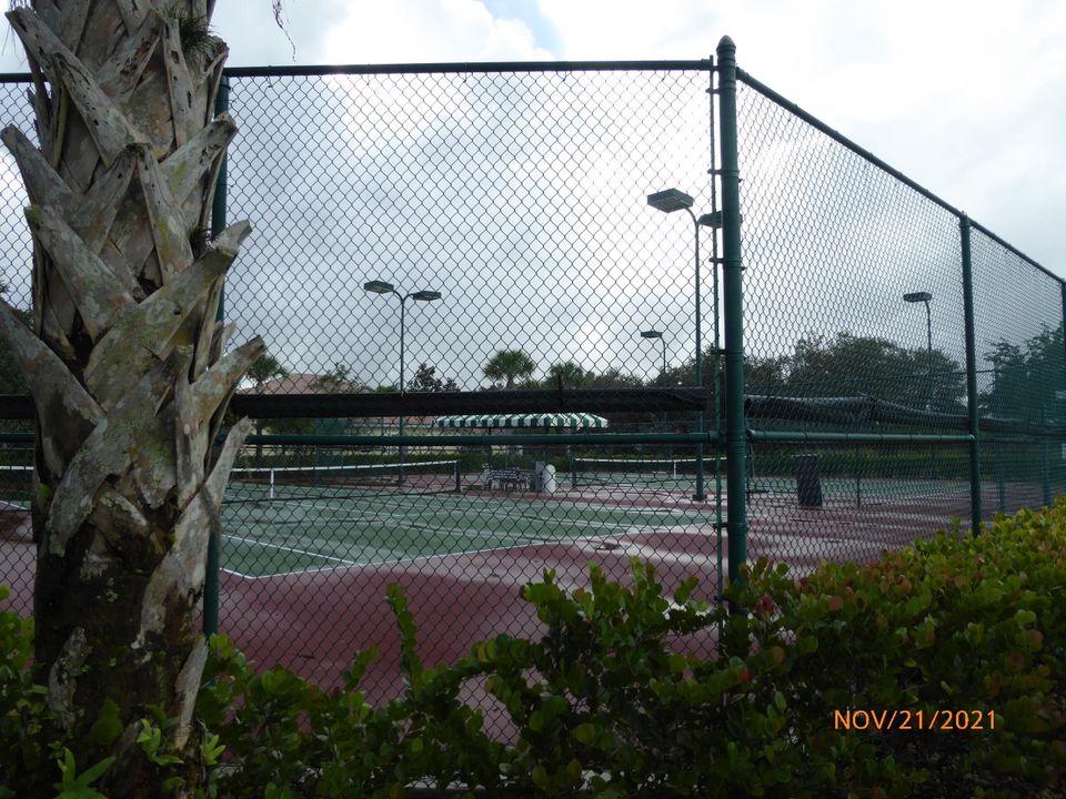 На продажу: $549,000 (3 спален, 2 ванн, 1988 Квадратных фут)