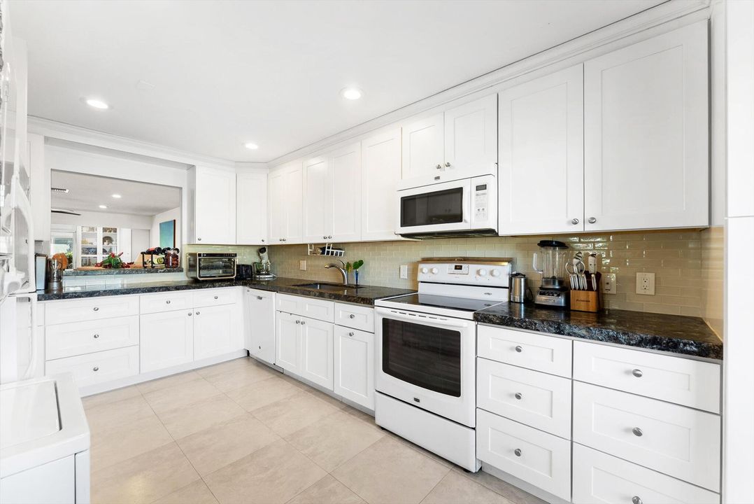 На продажу: $279,000 (2 спален, 2 ванн, 1470 Квадратных фут)