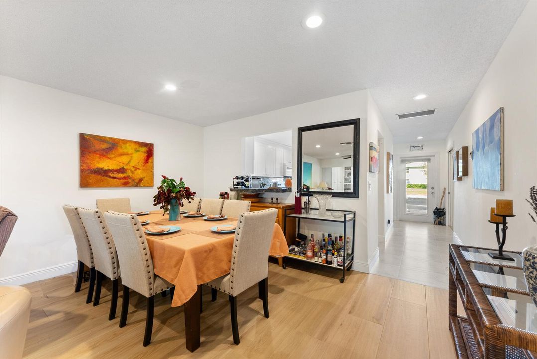 На продажу: $279,000 (2 спален, 2 ванн, 1470 Квадратных фут)