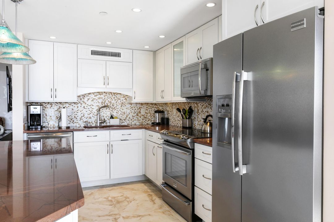 出租: $6,000 (2 贝兹, 2 浴室, 1300 平方英尺)