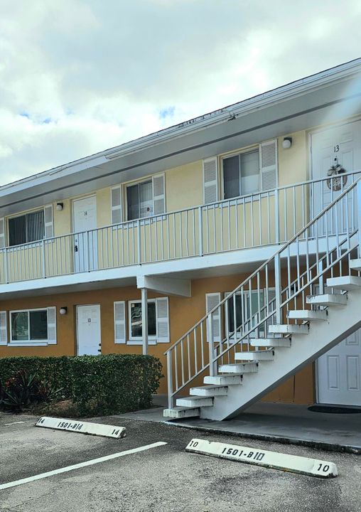 В аренду: $1,750 (2 спален, 1 ванн, 825 Квадратных фут)