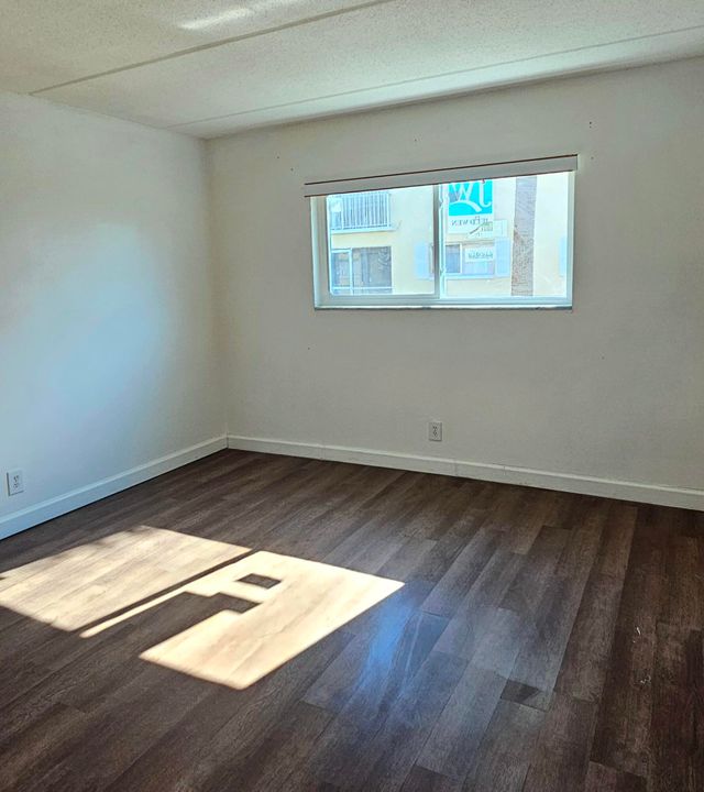 В аренду: $1,750 (2 спален, 1 ванн, 825 Квадратных фут)