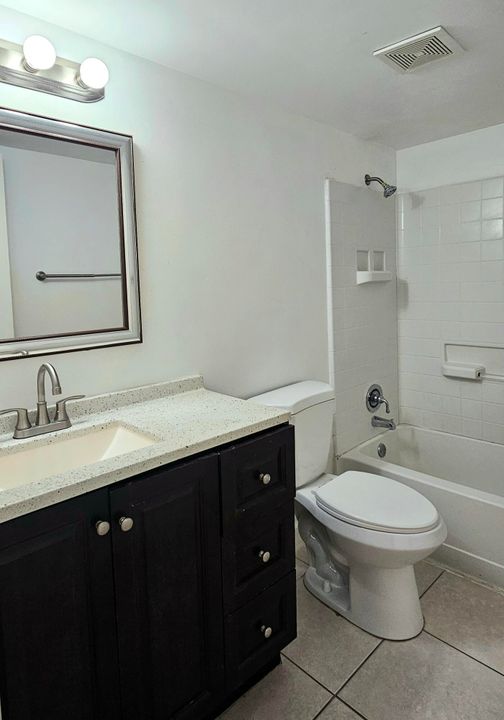 В аренду: $1,750 (2 спален, 1 ванн, 825 Квадратных фут)