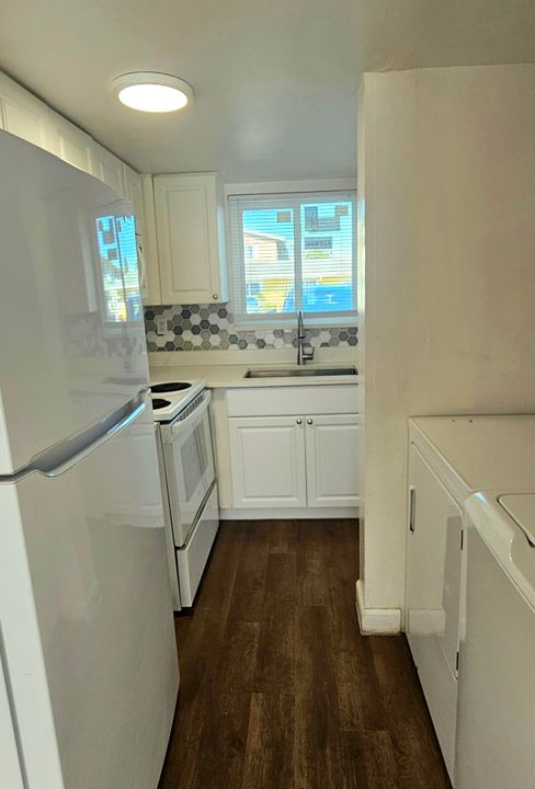 В аренду: $1,750 (2 спален, 1 ванн, 825 Квадратных фут)