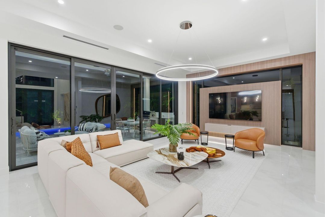 待售: $5,690,000 (5 贝兹, 5 浴室, 4772 平方英尺)