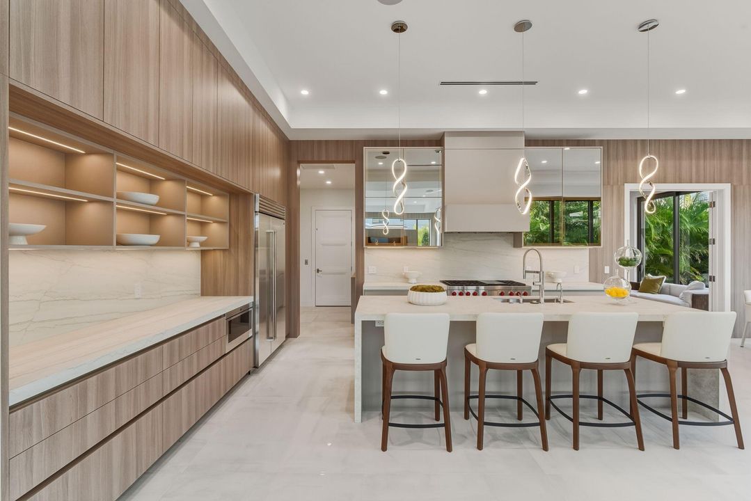 待售: $5,690,000 (5 贝兹, 5 浴室, 4772 平方英尺)