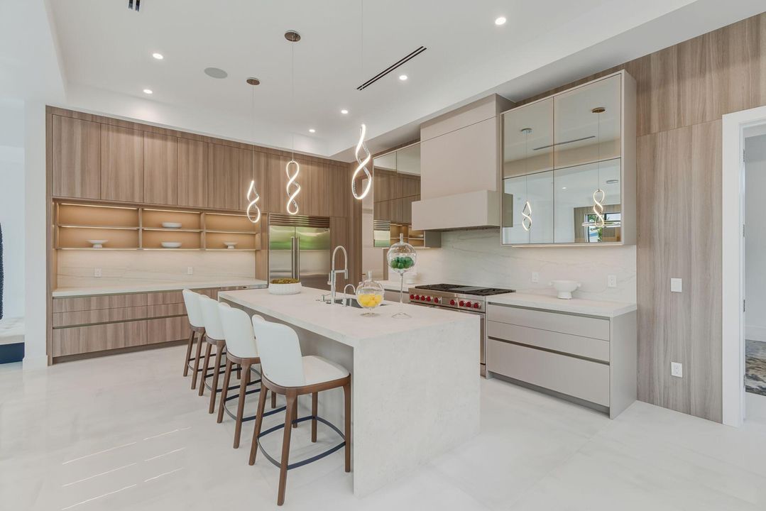 待售: $5,690,000 (5 贝兹, 5 浴室, 4772 平方英尺)