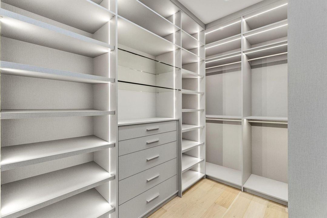 待售: $5,690,000 (5 贝兹, 5 浴室, 4772 平方英尺)