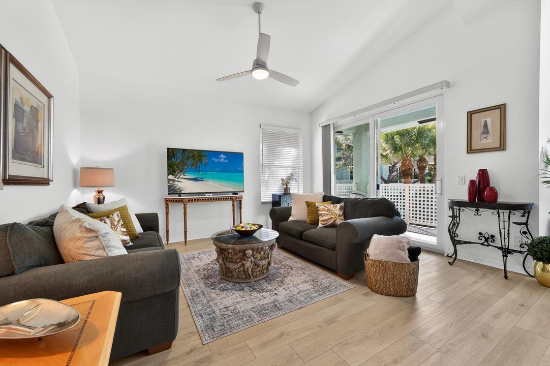 На продажу: $759,900 (3 спален, 3 ванн, 1897 Квадратных фут)