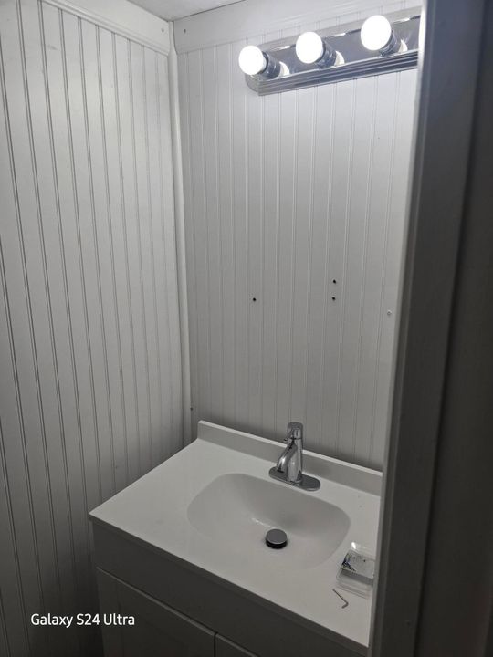 For Rent: $2,000 (2 beds, 2 baths, 900 Square Feet)