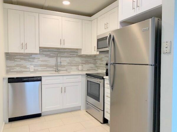 For Rent: $1,600 (2 beds, 1 baths, 819 Square Feet)