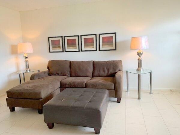 For Rent: $1,600 (2 beds, 1 baths, 819 Square Feet)