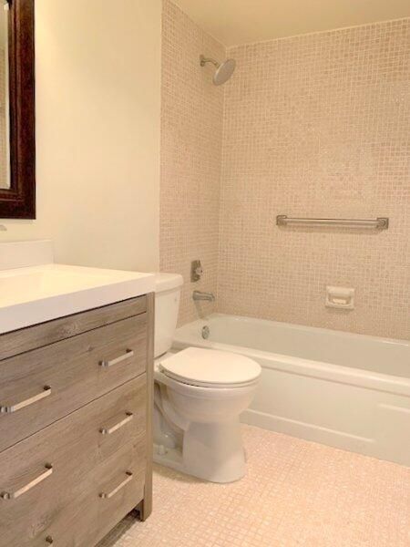 For Rent: $1,600 (2 beds, 1 baths, 819 Square Feet)