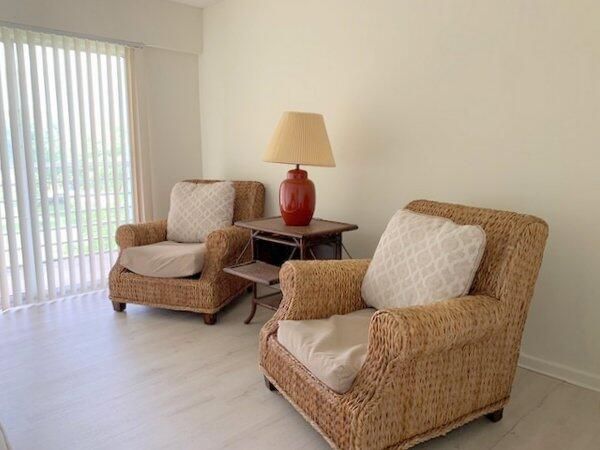 For Rent: $1,600 (2 beds, 1 baths, 819 Square Feet)