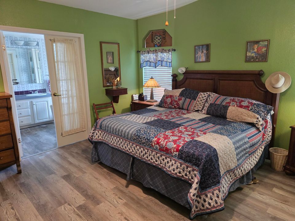 For Sale: $219,000 (2 beds, 2 baths, 1591 Square Feet)