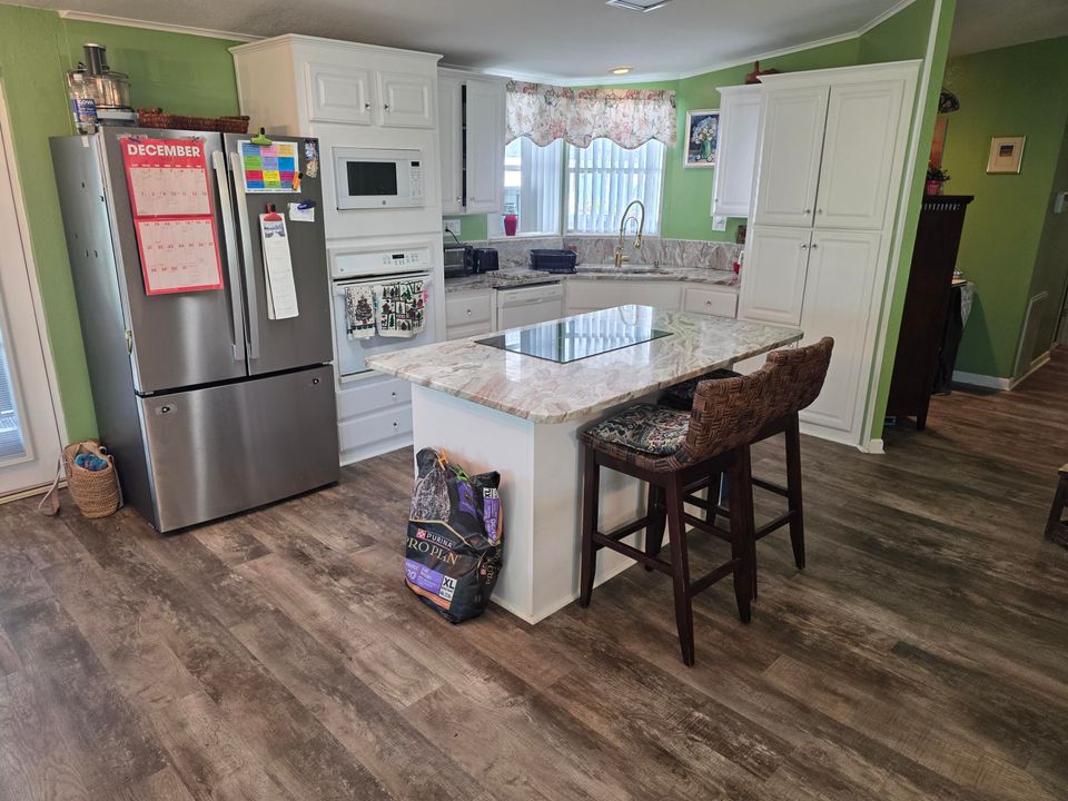 For Sale: $219,000 (2 beds, 2 baths, 1591 Square Feet)