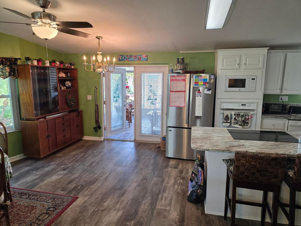 For Sale: $219,000 (2 beds, 2 baths, 1591 Square Feet)