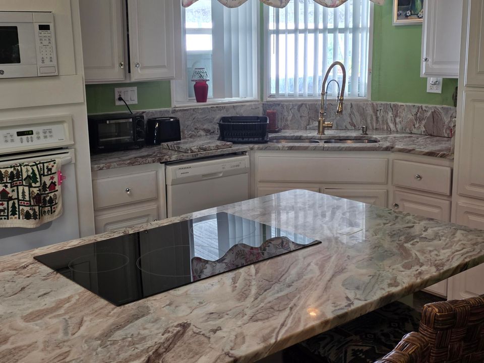 For Sale: $219,000 (2 beds, 2 baths, 1591 Square Feet)