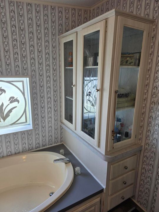 For Sale: $219,000 (2 beds, 2 baths, 1591 Square Feet)