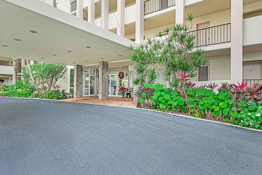 待售: $290,000 (1 贝兹, 1 浴室, 891 平方英尺)