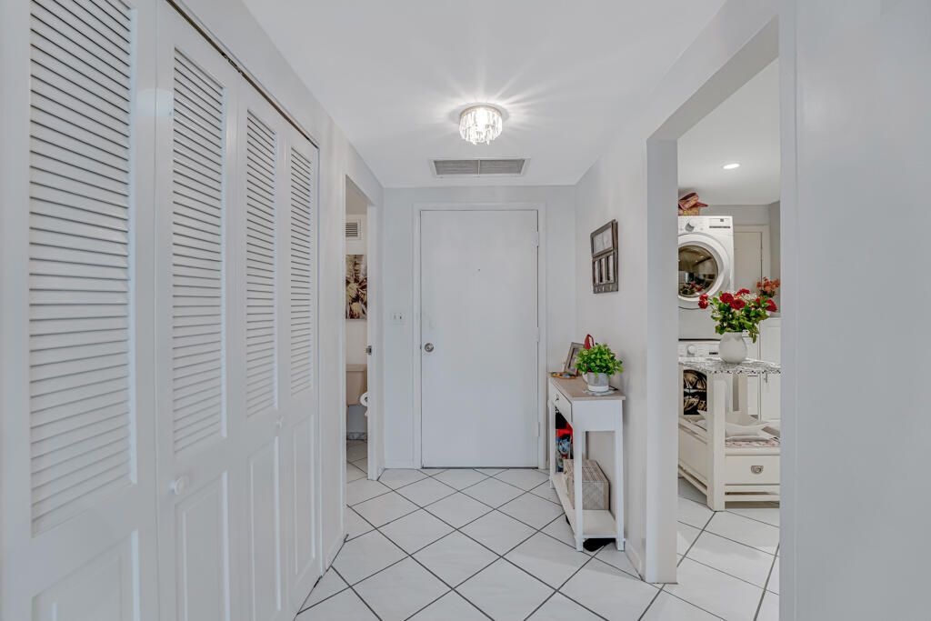 待售: $290,000 (1 贝兹, 1 浴室, 891 平方英尺)