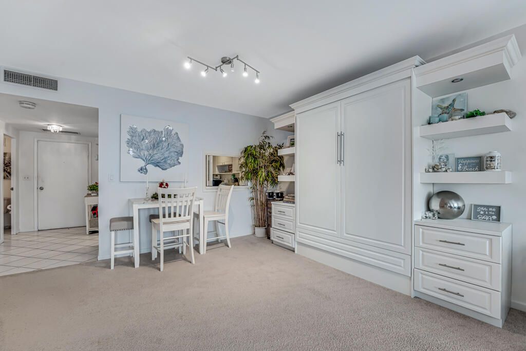 待售: $290,000 (1 贝兹, 1 浴室, 891 平方英尺)