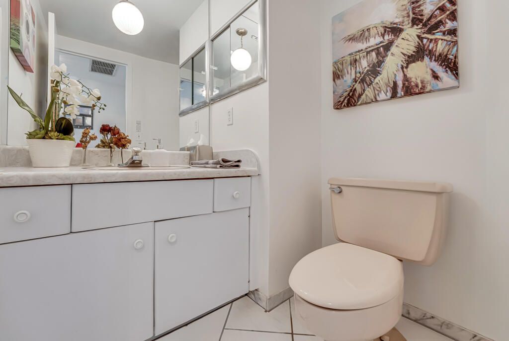 待售: $290,000 (1 贝兹, 1 浴室, 891 平方英尺)