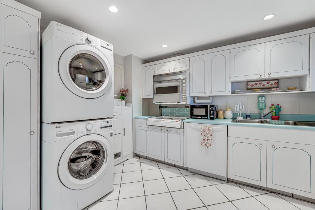 待售: $290,000 (1 贝兹, 1 浴室, 891 平方英尺)