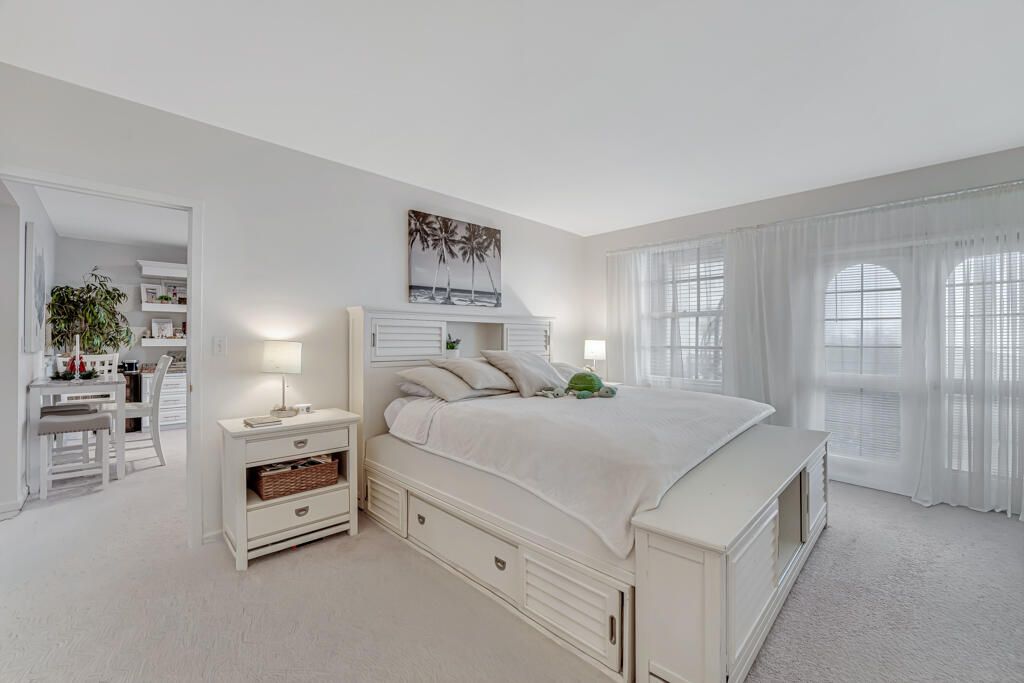 待售: $290,000 (1 贝兹, 1 浴室, 891 平方英尺)