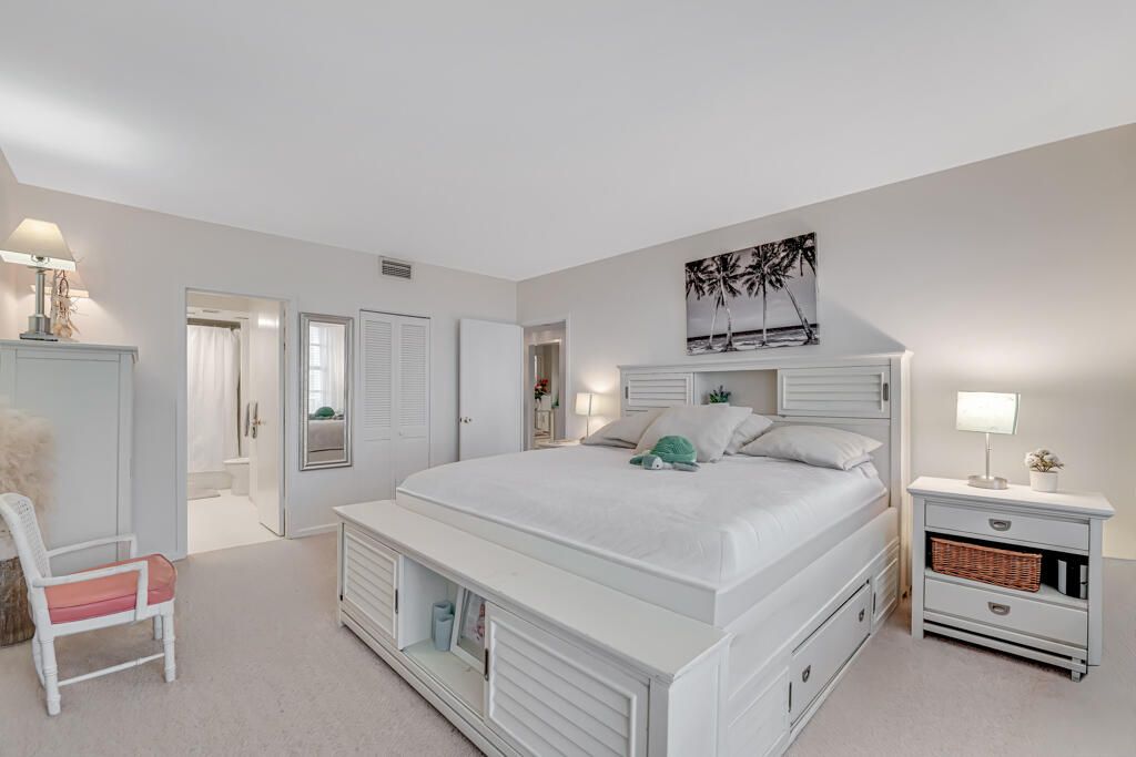 待售: $290,000 (1 贝兹, 1 浴室, 891 平方英尺)