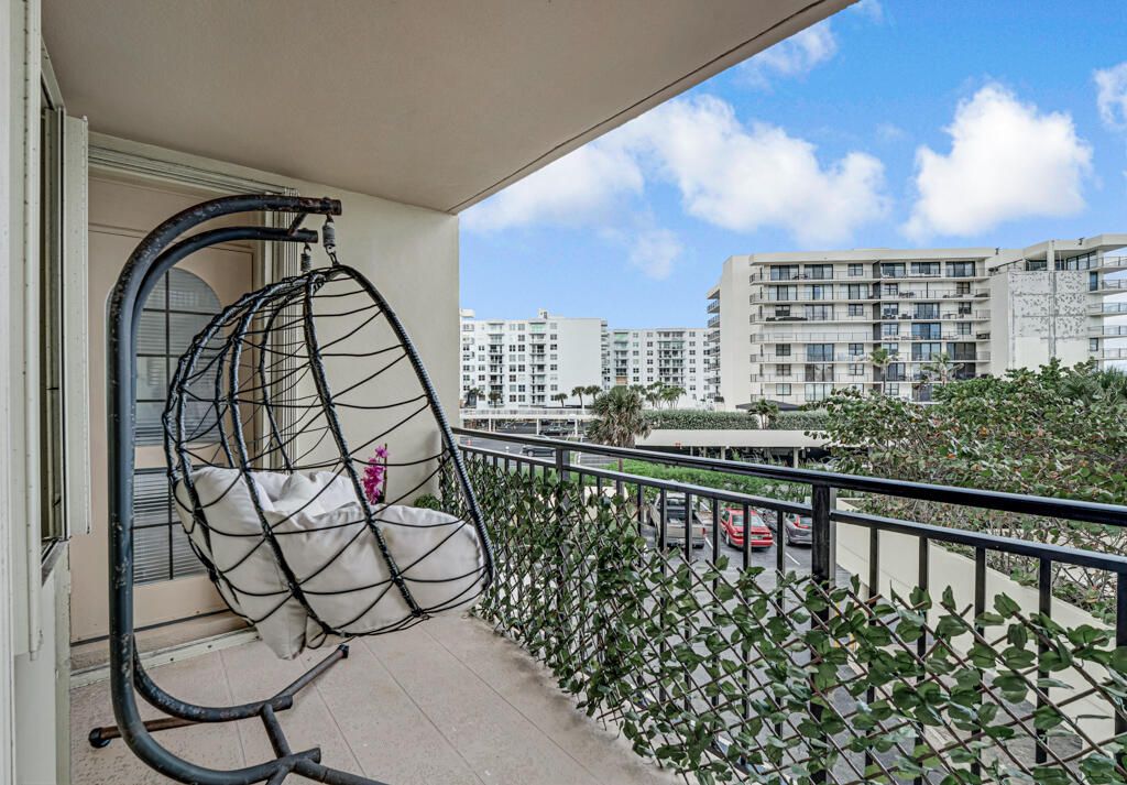 待售: $290,000 (1 贝兹, 1 浴室, 891 平方英尺)