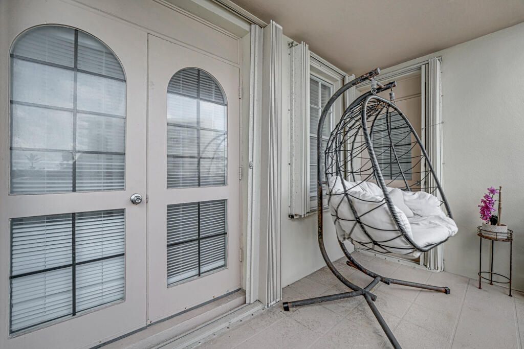 待售: $290,000 (1 贝兹, 1 浴室, 891 平方英尺)