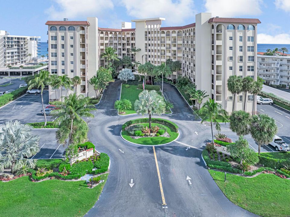 待售: $290,000 (1 贝兹, 1 浴室, 891 平方英尺)