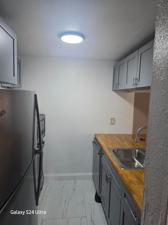 For Rent: $2,000 (2 beds, 2 baths, 900 Square Feet)