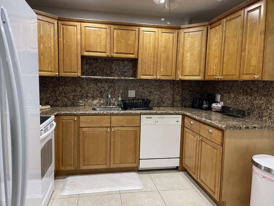 出租: $2,200 (2 贝兹, 2 浴室, 1170 平方英尺)