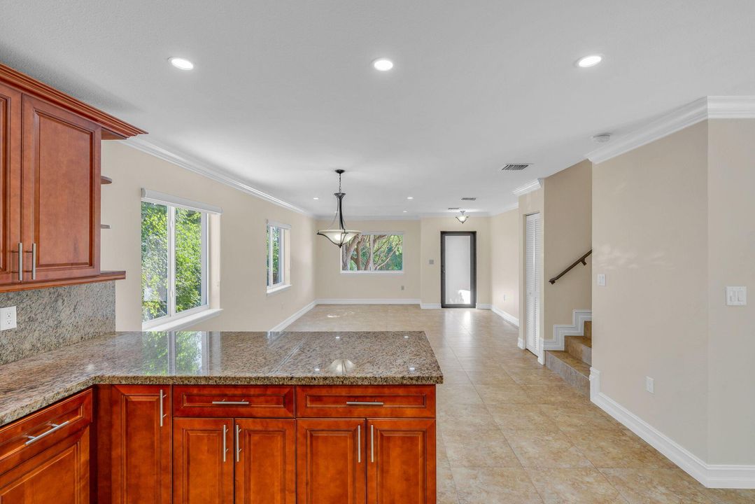 На продажу: $899,000 (3 спален, 3 ванн, 1760 Квадратных фут)