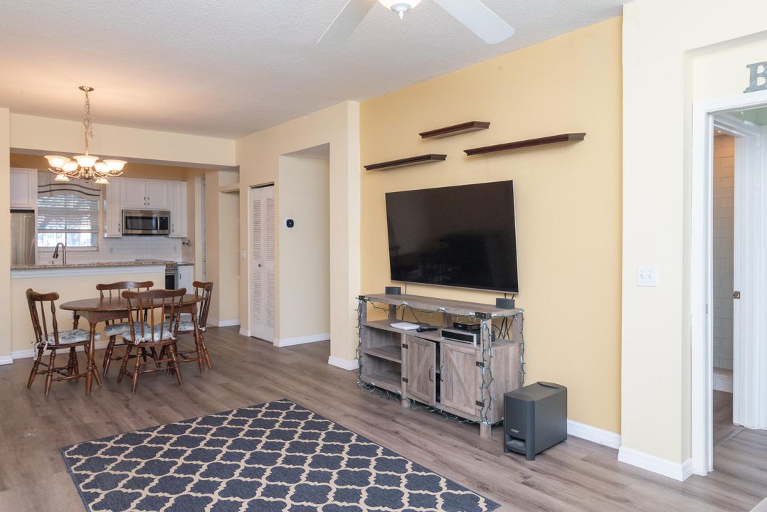 En Venta: $389,000 (2 camas, 2 baños, 905 Pies cuadrados)