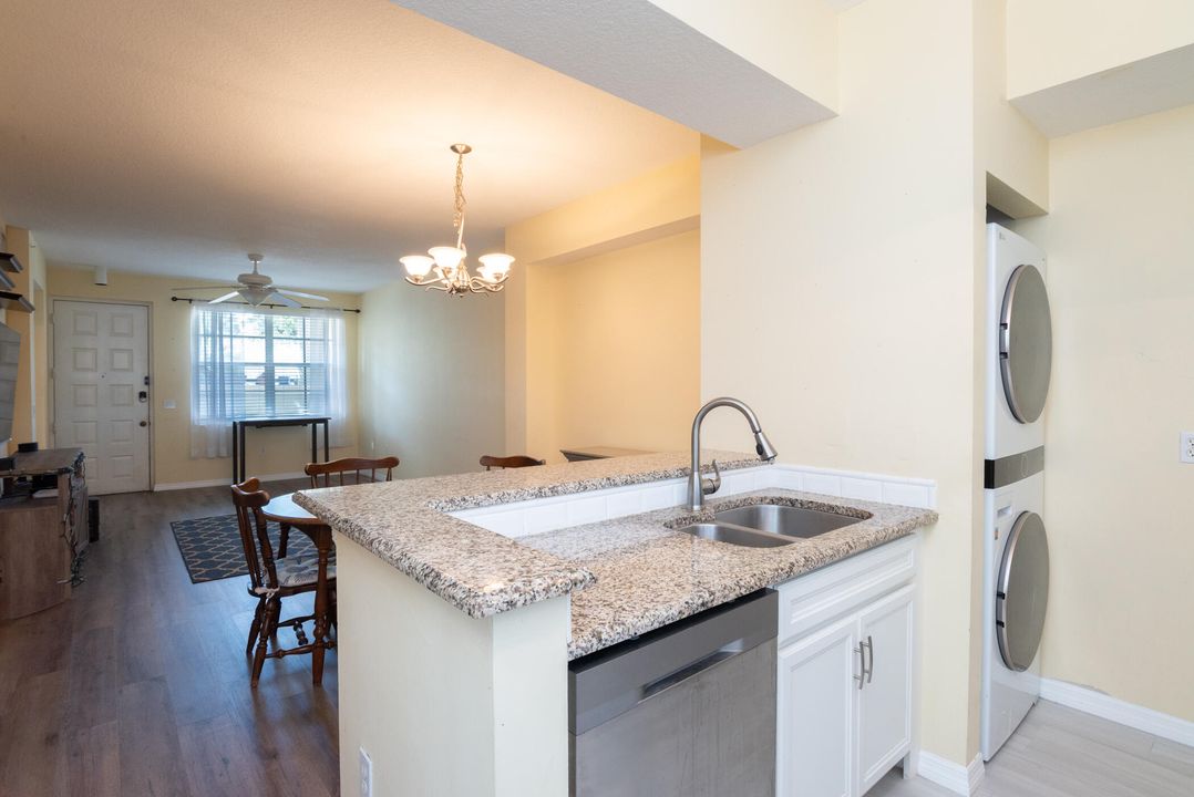 En Venta: $389,000 (2 camas, 2 baños, 905 Pies cuadrados)