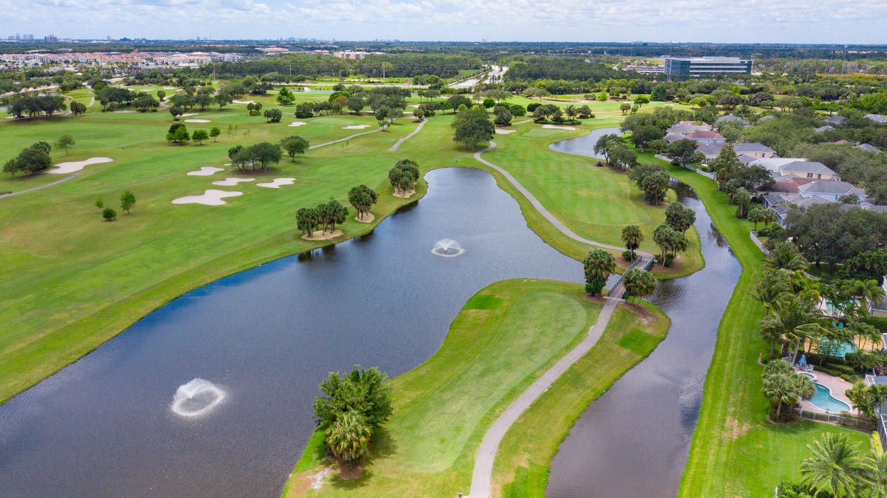 En Venta: $389,000 (2 camas, 2 baños, 905 Pies cuadrados)