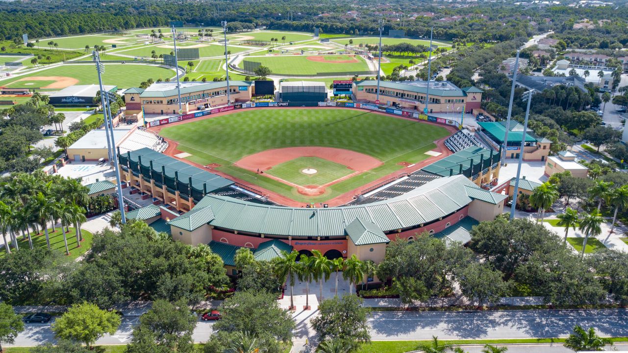 En Venta: $389,000 (2 camas, 2 baños, 905 Pies cuadrados)