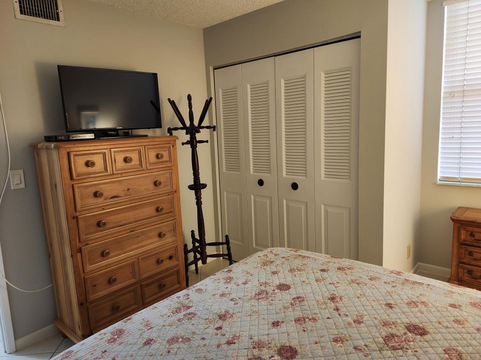 На продажу: $319,900 (2 спален, 2 ванн, 1175 Квадратных фут)