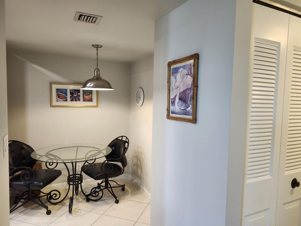 На продажу: $319,900 (2 спален, 2 ванн, 1175 Квадратных фут)