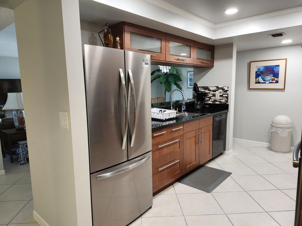 На продажу: $319,900 (2 спален, 2 ванн, 1175 Квадратных фут)