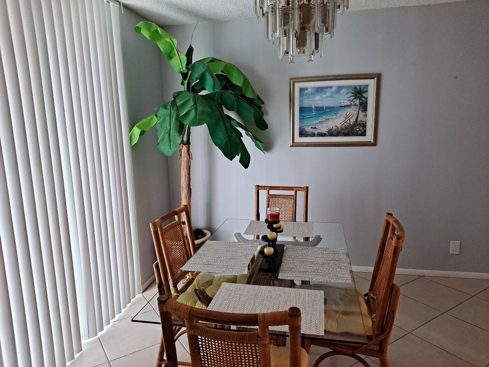 На продажу: $319,900 (2 спален, 2 ванн, 1175 Квадратных фут)