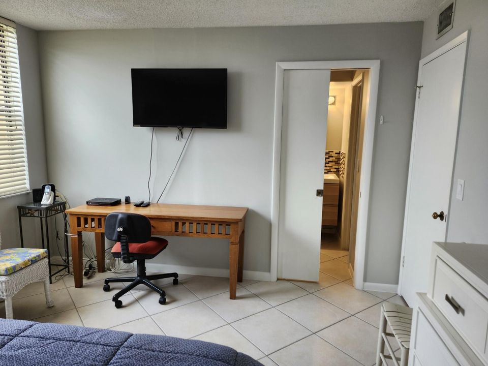 На продажу: $319,900 (2 спален, 2 ванн, 1175 Квадратных фут)