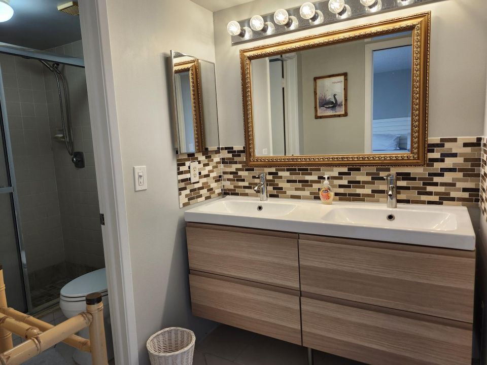 На продажу: $319,900 (2 спален, 2 ванн, 1175 Квадратных фут)