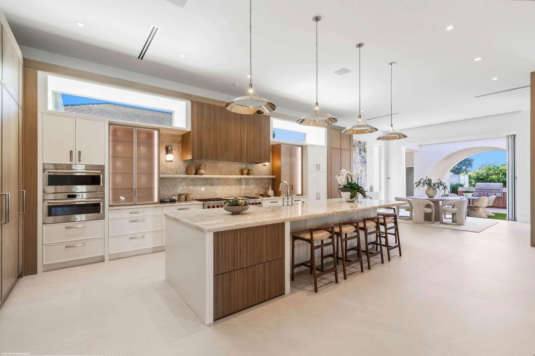 待售: $17,950,000 (8 贝兹, 9 浴室, 10769 平方英尺)