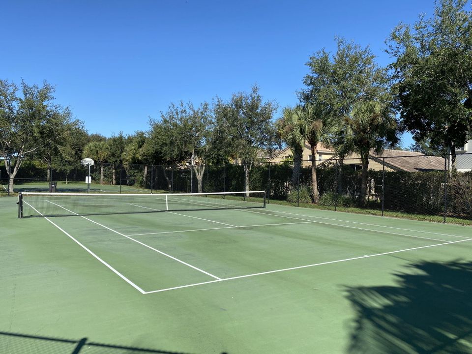 На продажу: $454,900 (3 спален, 2 ванн, 1674 Квадратных фут)